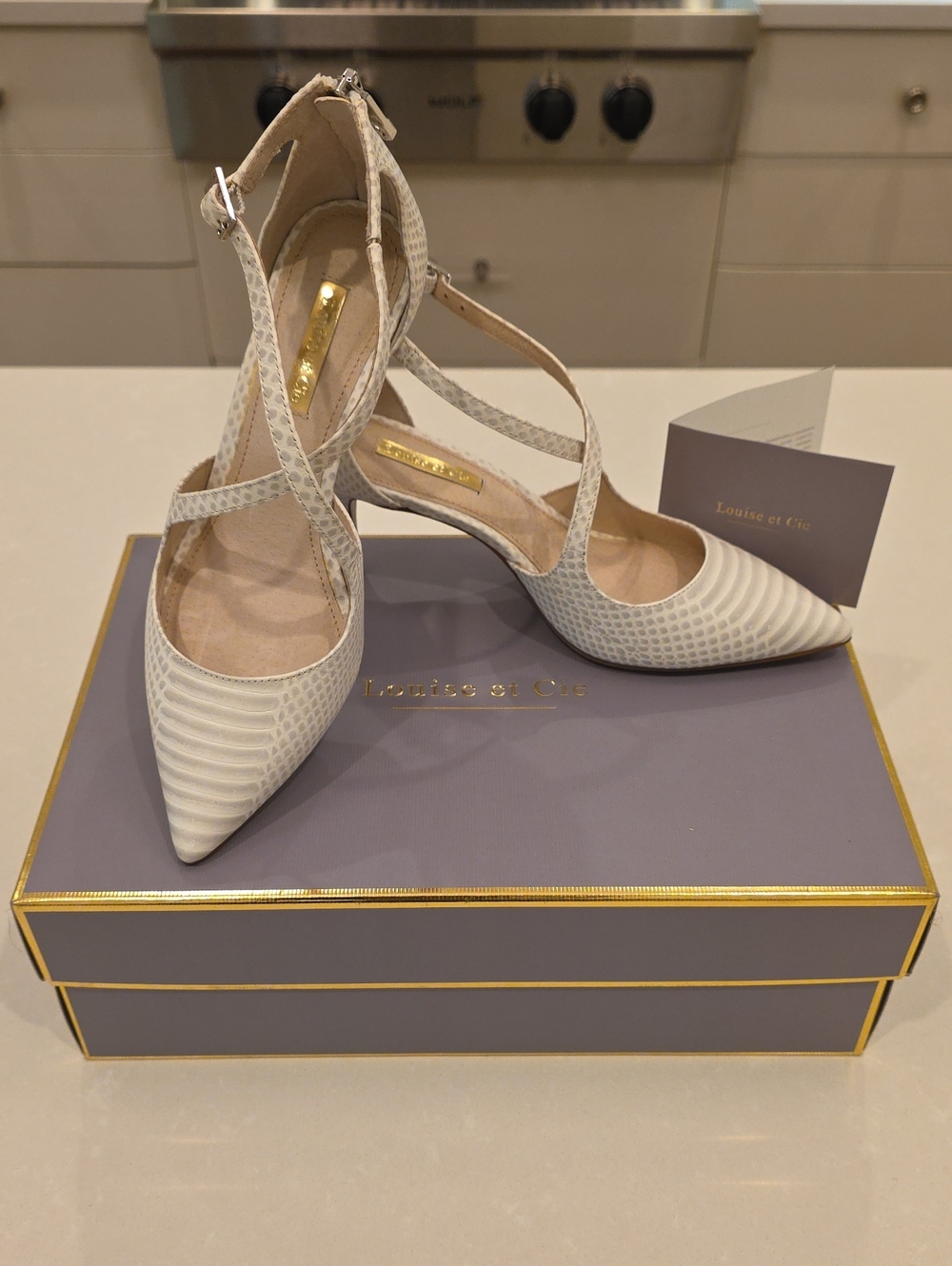 🔥Louise et Cie Cream Textured Pointed-Toe Crisscross Ankle-Strap Pumps